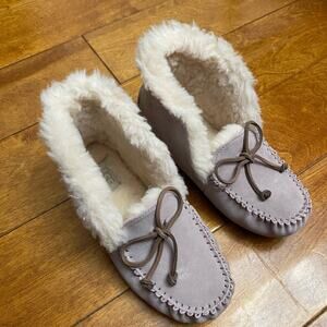 Light pink Ugg slippers in size 3